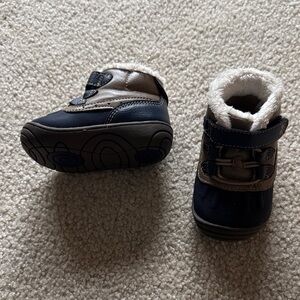 Cozy Abraham surprise by Stride Rite Navy and Tan Kids Shoes size 3